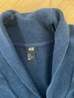 Stylische Strickjacke in Marineblau