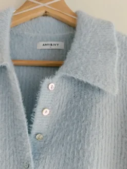 Superzachte nieuwe hairy polo pull in ijsblauw