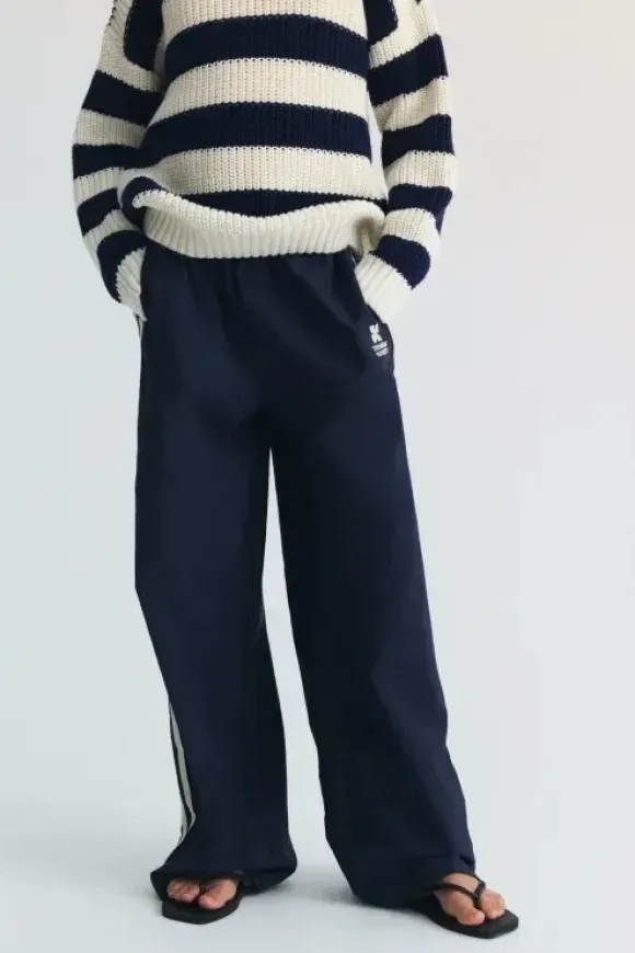 The new society jogger