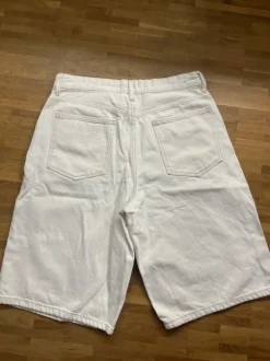 Tolle Jeans Shorts in cremeweiß Größe 42