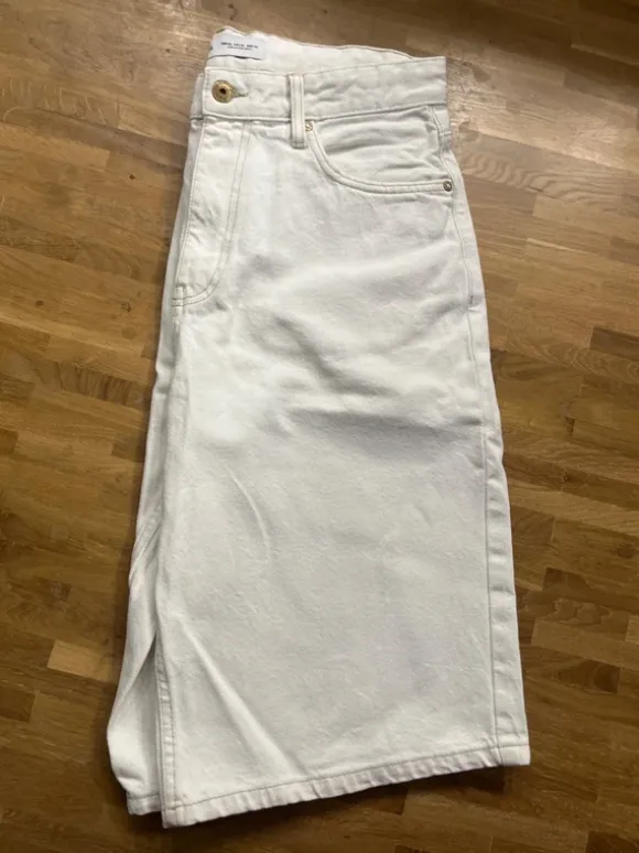 Tolle Jeans Shorts in cremeweiß Größe 42