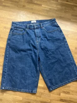 Tolle Jeans Shorts von Yourturn in Größe 42