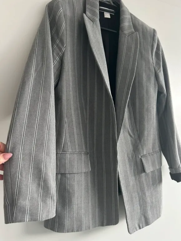Toller Blazer mit Nadelstreifen