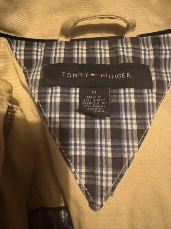 Tommy Hilfiger Übergangsjacke Beige – Clean Classic Style