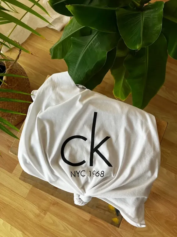 Top mit Knotendetail von CK