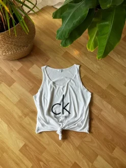 Top mit Knotendetail von CK