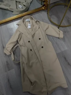 Trenchcoat mit Ettikett