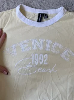 T-Shirt in gelb