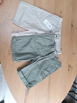 Twee korte broeken heren