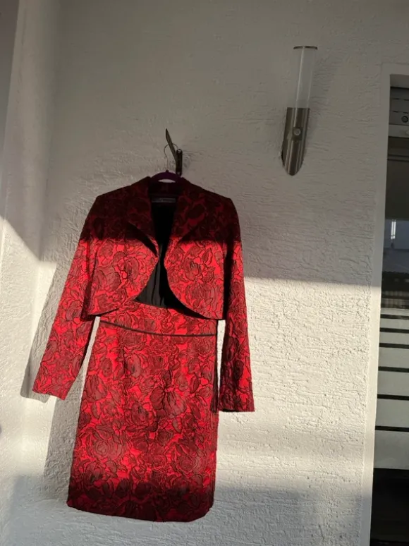 Tweed-Anzug rot/ schwarz gr. 38