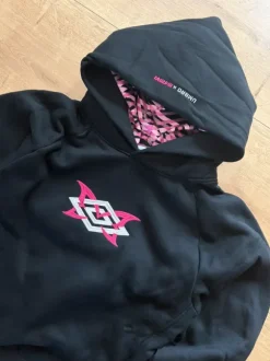 Umbro x Mertra Hoodie | Schwarz & Pink | Size S