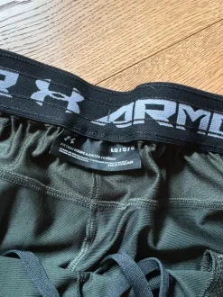Under Amour Sporthose mit Taschen L