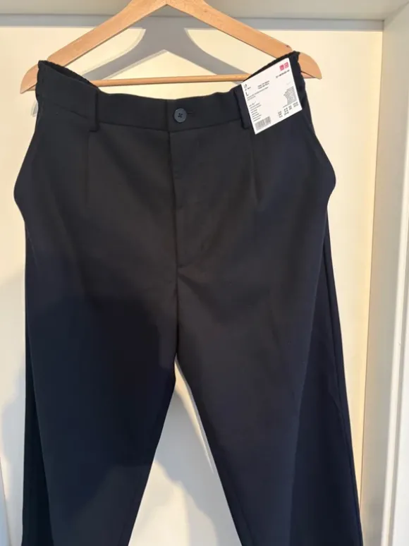 Uniqlo - Bundfaltenhose (Wide Fit, Jersey Velours)