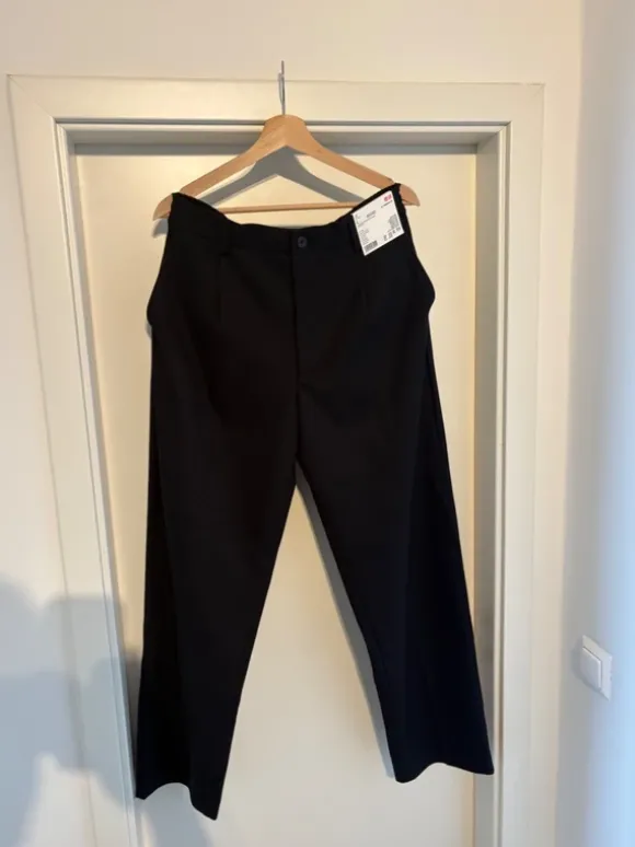 Uniqlo - Bundfaltenhose (Wide Fit, Jersey Velours)