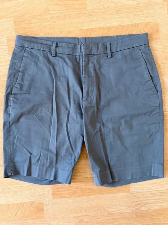 Uniqlo Herren Shorts Gr. M dunkelgrau