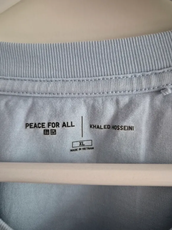 Uniqlo T-Shirt Peace for all Collection hellblau Gr. XL