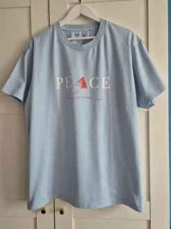 Uniqlo T-Shirt Peace for all Collection hellblau Gr. XL