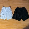 Unterschiedliche Fußballhosen