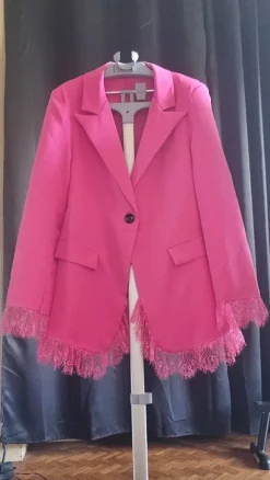 Vends blazer avec dentelle de couleur rose fushia