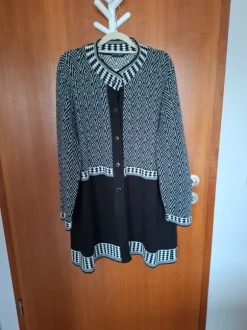 Verkaufe sehr schöne Longstrickjacke.