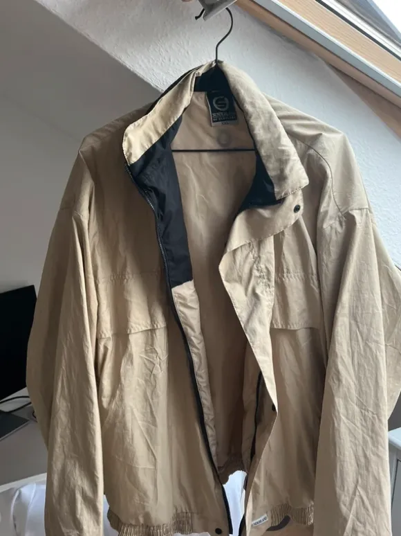 Vintage Windbreaker in beige