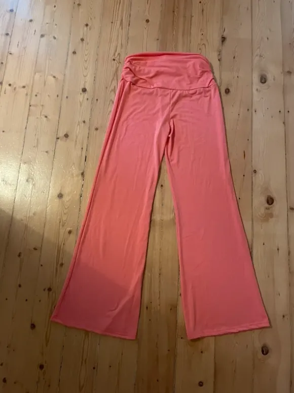 viral Coral Pants