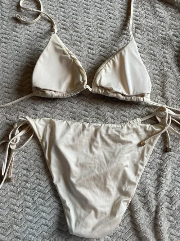 Viral shiny satin Calzedonia bikini