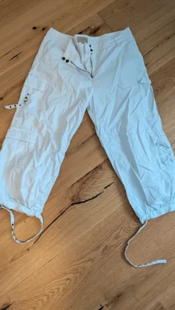 Weiße Cargohose, Caprihose