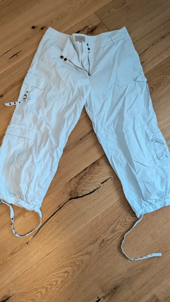 Weiße Cargohose, Caprihose