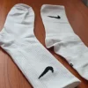 weiße Nike socken Everyday Cushioned Crew-Socken mit schwarzem Swoosh-Logo.