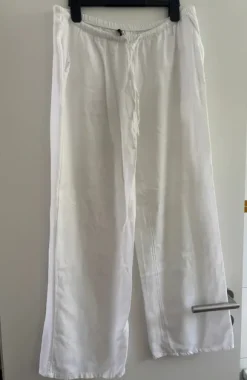 Weiße Stoffhose