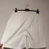 Weiße Stoffshorts