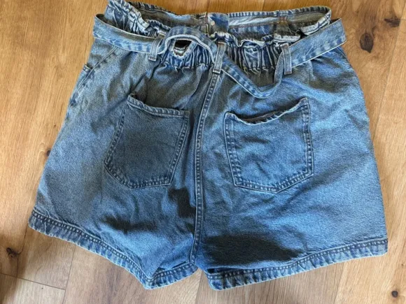 Weite Shorts