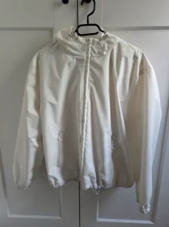 Windbreaker FB sister
