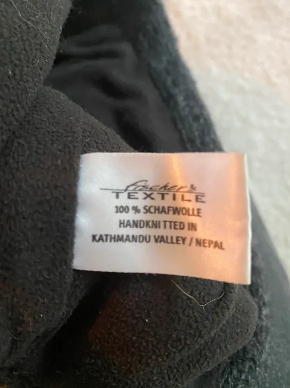 Wollmütze mit Fausthandschuhen