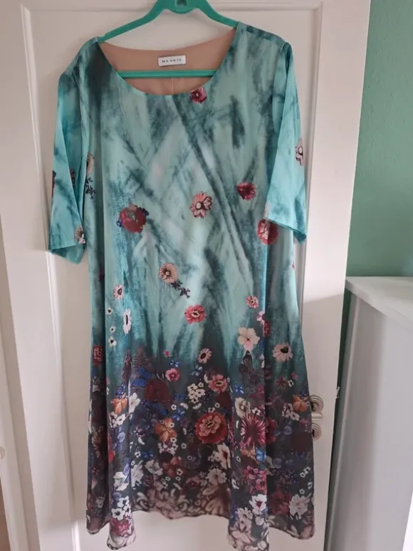 Wunderschönes Midikleid