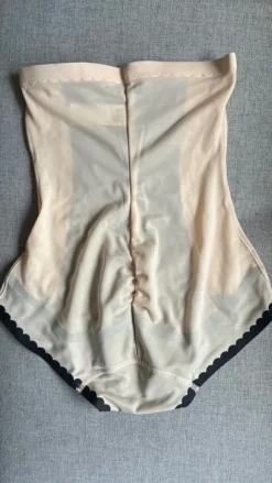 Yamamay shaping underwater
