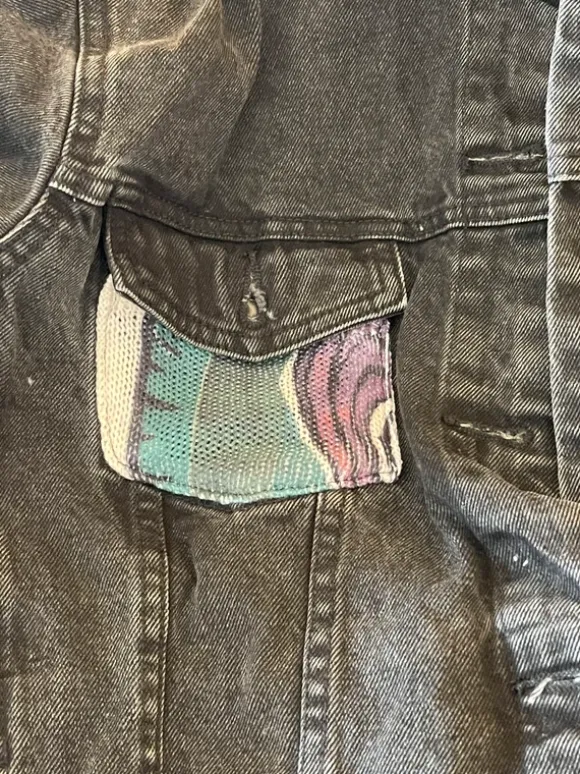 Zwart Vera Moda spijkerjasje gepimt met Picasso stijl stof tot Nederlandse maat 44/46