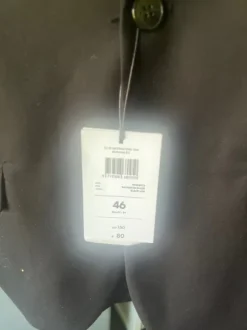Zwarte blazer nooit gedragen met prijskaartje