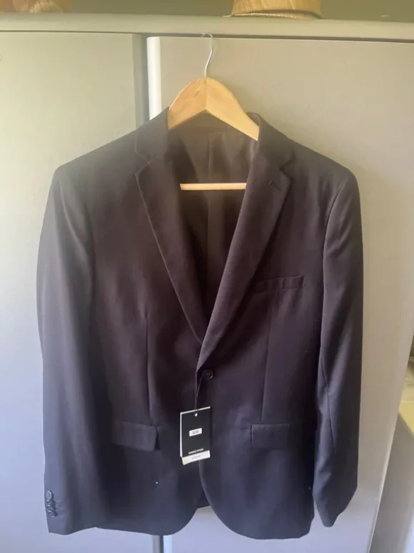 Zwarte blazer nooit gedragen met prijskaartje
