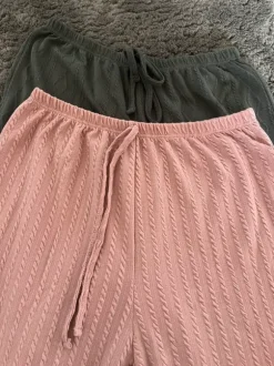 Zwei Hosen