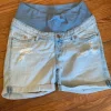 Zwei Shorts