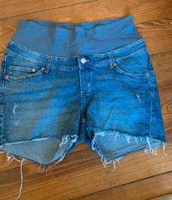Zwei Shorts